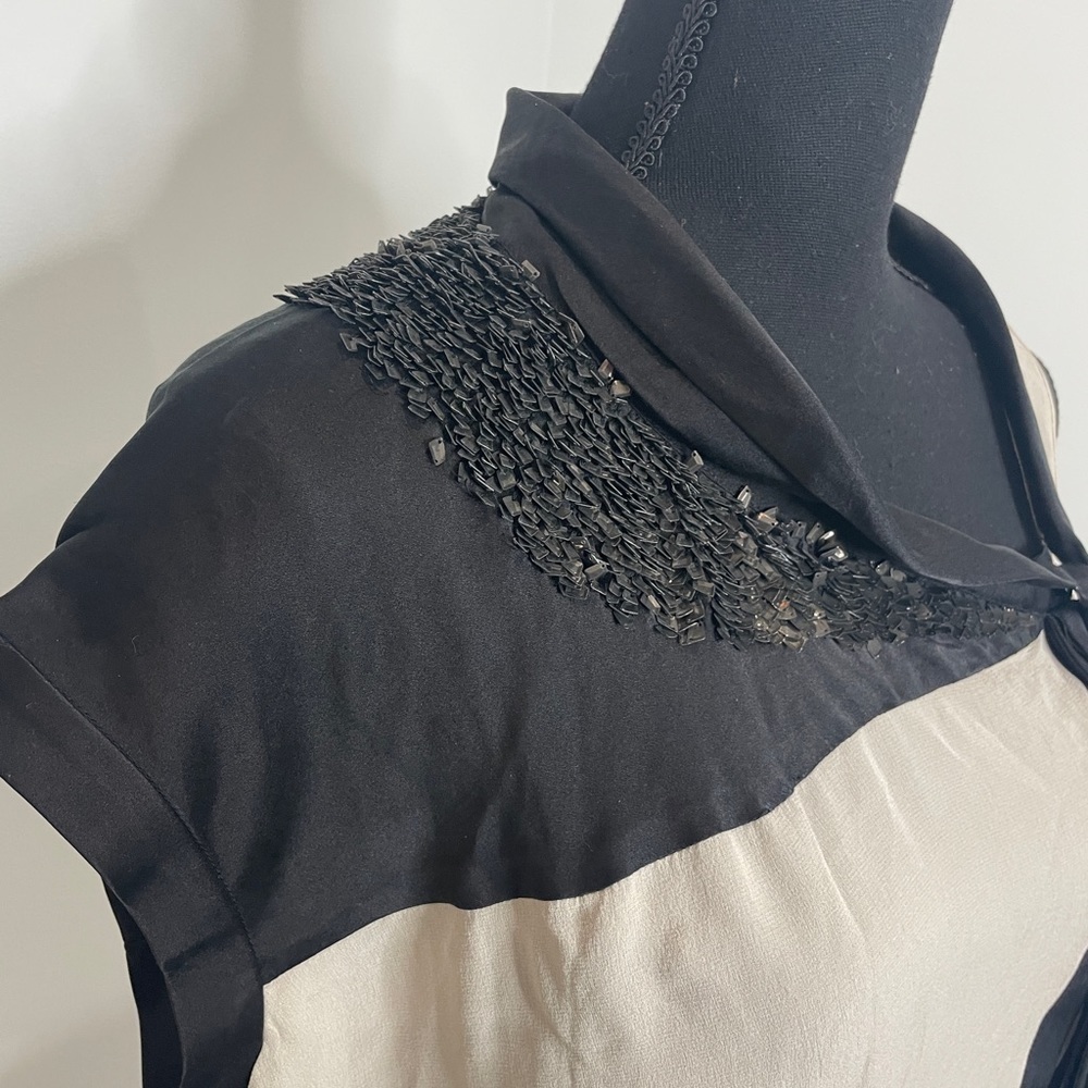 Rohit Gandhi Rahul Khanna Black And Beige Sleeveless Blouse View 2